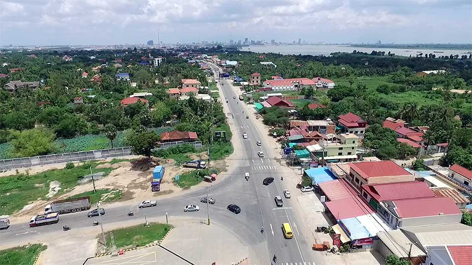 តំបន់​ភាគ​អាគ្នេយ៍​រាជ​ធានី​ភ្នំពេញ​តាម​ផ្លូវ​ជាតិ​លេខ​១​កំពុង​តែ​ត្រូវ​ប៉ាន់​ខ្លាំង